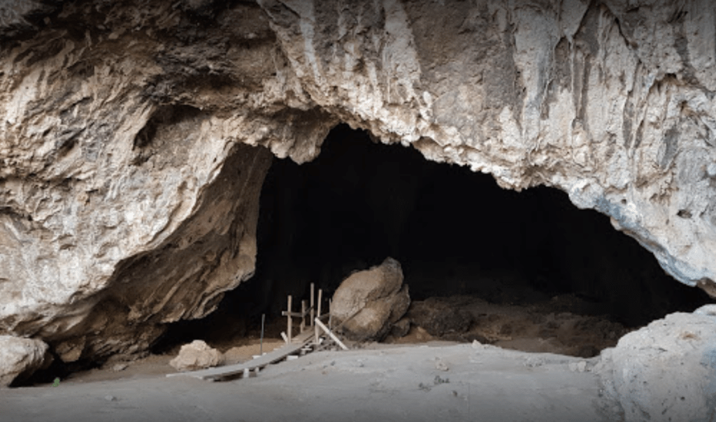 Cueva de San Teodoro