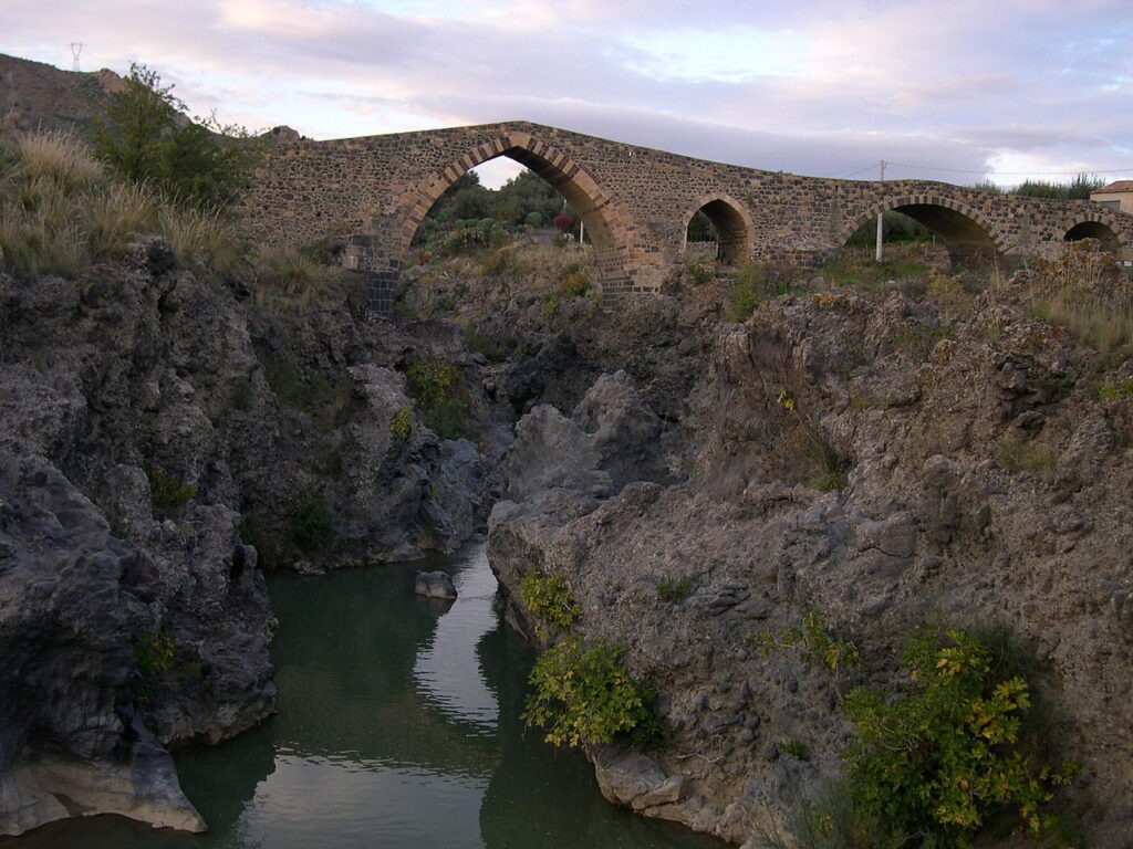 Ponte dei Saraceni, Adrano