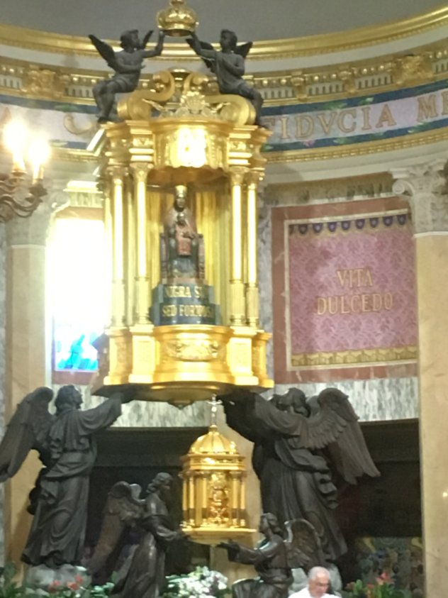 La statua della Madonna nera di Tindari