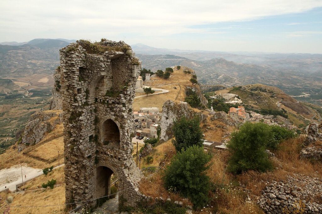 Ruines du château normand, Caltabellotta