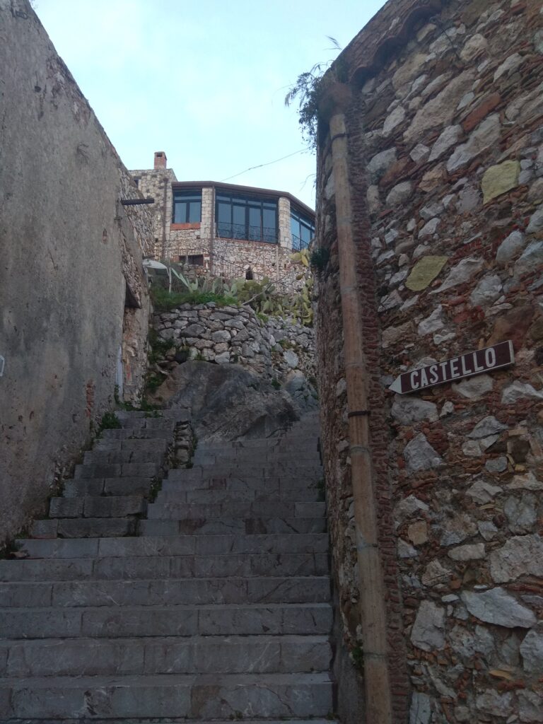 Weg zum Schloss Castelmola
