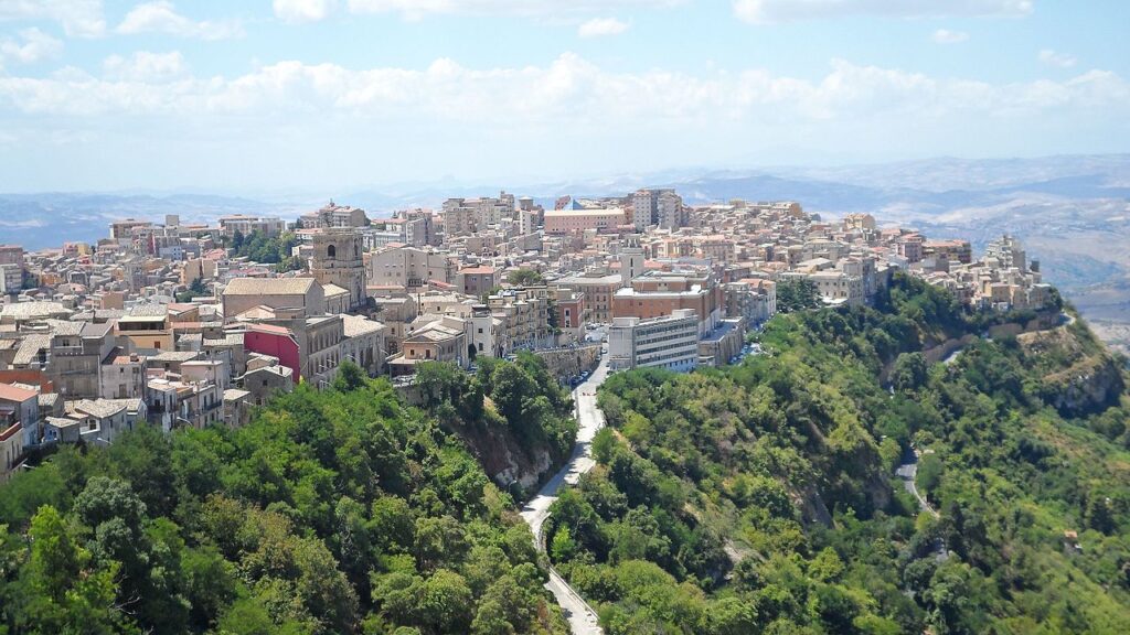 Panorama z zamku Lombardia, Enna