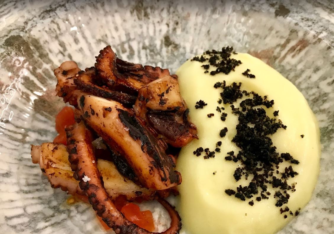 Camùri Restaurant - Ragusa Ibla. Oktopus mit Kartoffelpüree