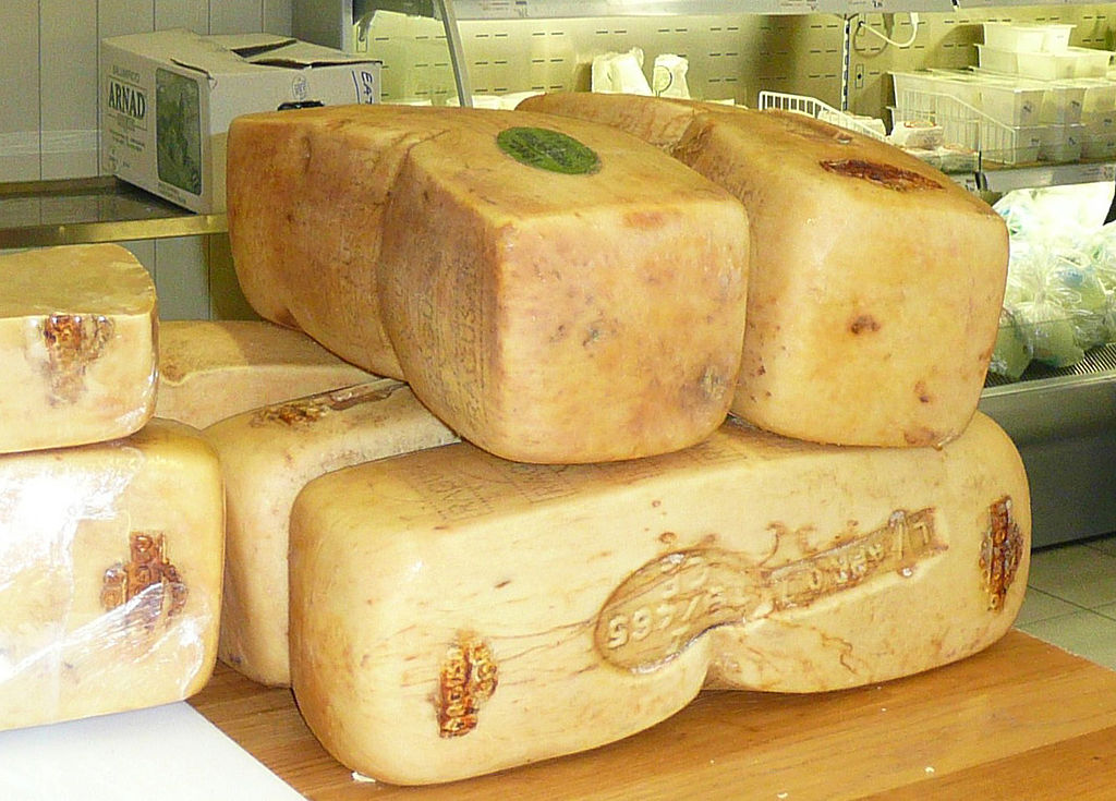 Plats et produits typiquement siciliens : fromage Caciocavallo Ragusa