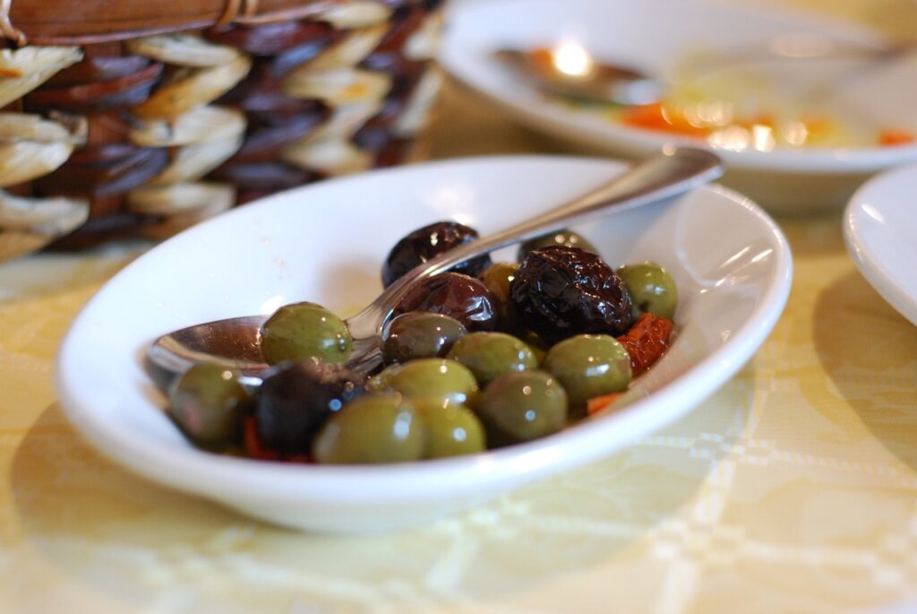 Plats et produits typiquement siciliens : olives siciliennes