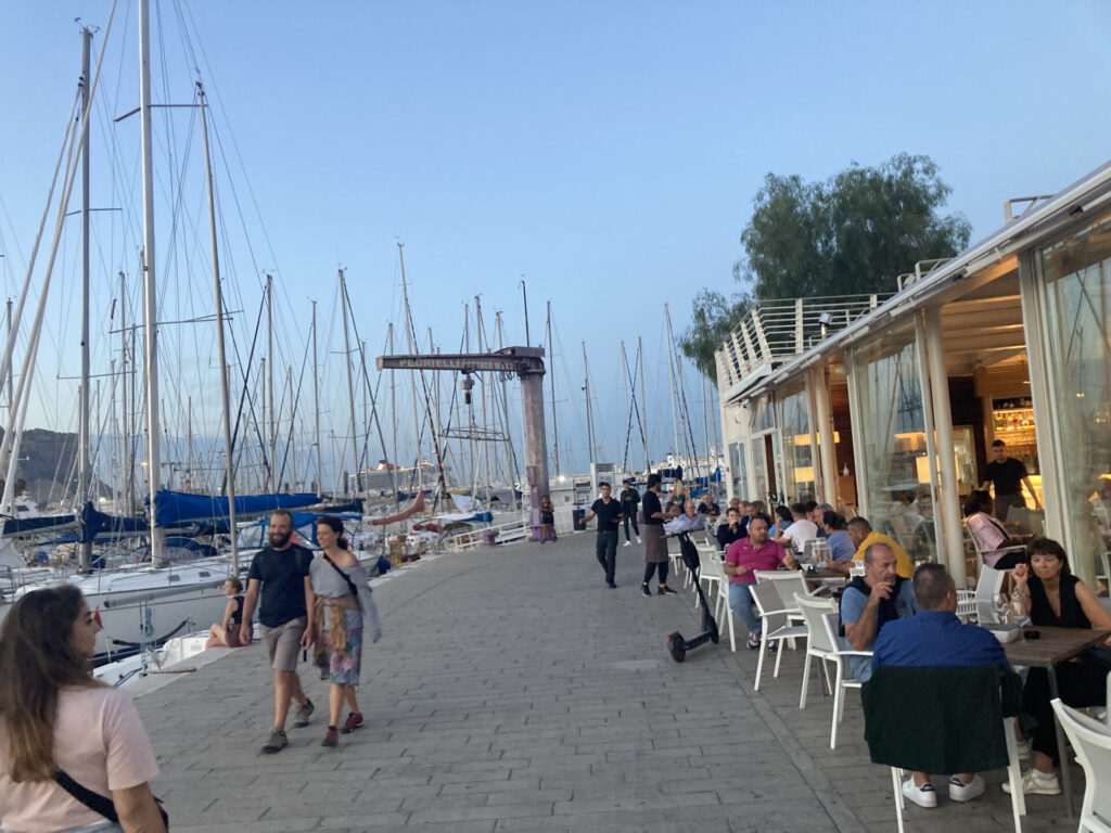 Bar près de la marina de Palerme
