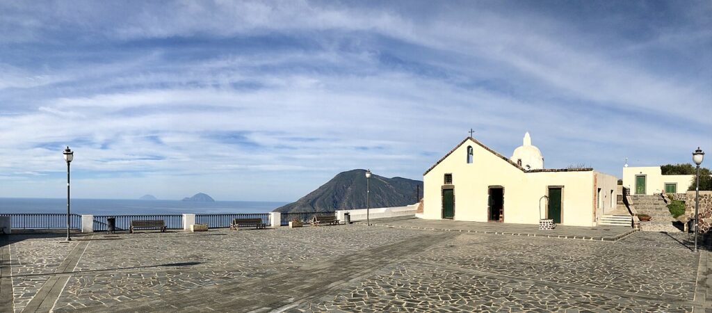 Kirche von Quattropani - Äolische Inseln